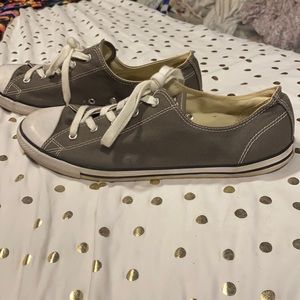 Size 11 women's Converse.
